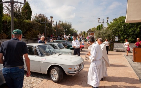 Festa della Madonna del Bosco a Novara, tra i momenti anche la benedizione di auto d’epoca e veicoli