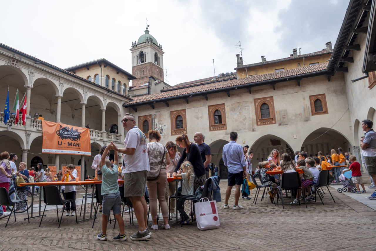 Scarabocchi torna a Novara e questo weekend porta i “Mostri” al Broletto