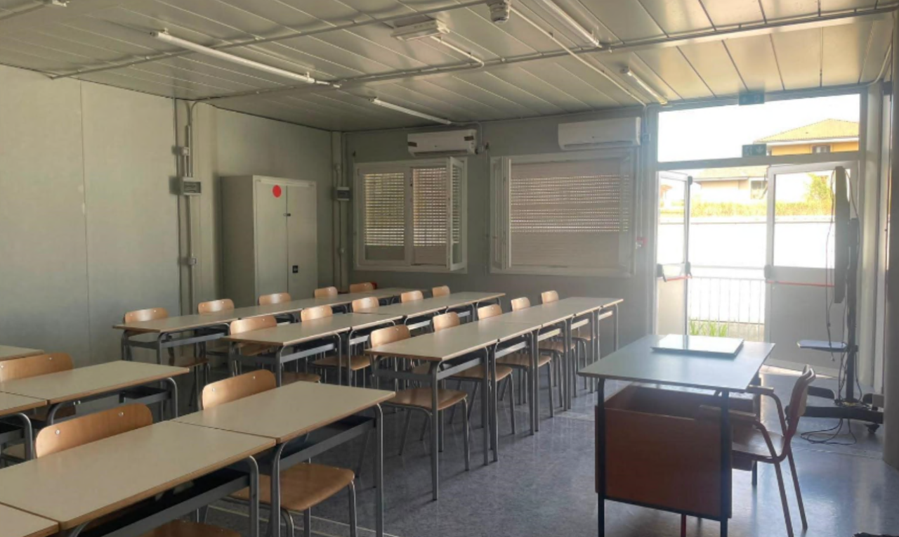 Scuola Rodari, il nuovo anno scolastico parte nei container: soluzione provvisoria per i lavori antisismici