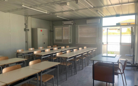 Scuola Rodari, il nuovo anno scolastico parte nei container: soluzione provvisoria per i lavori antisismici