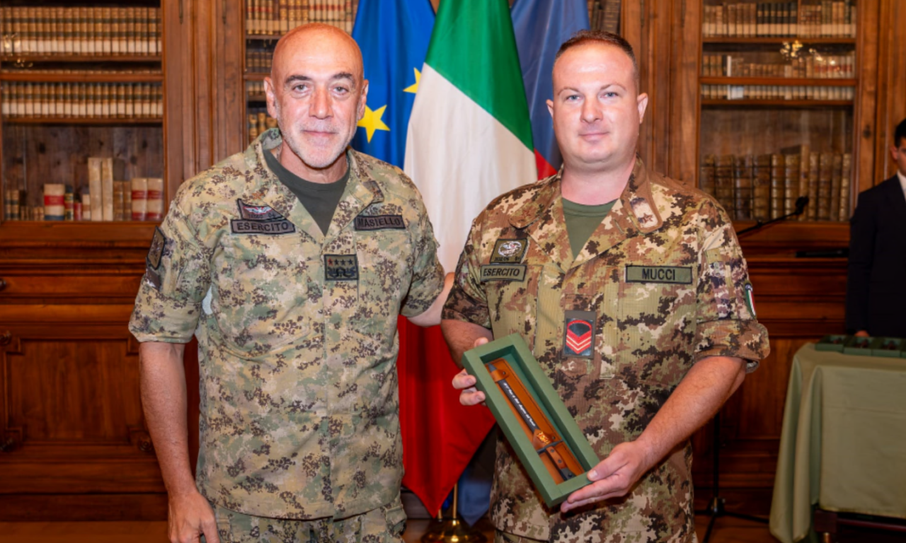 Militare novarese fuori servizio salva una vita e viene premiato a Roma