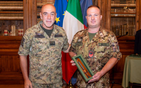 Militare novarese fuori servizio salva una vita e viene premiato a Roma