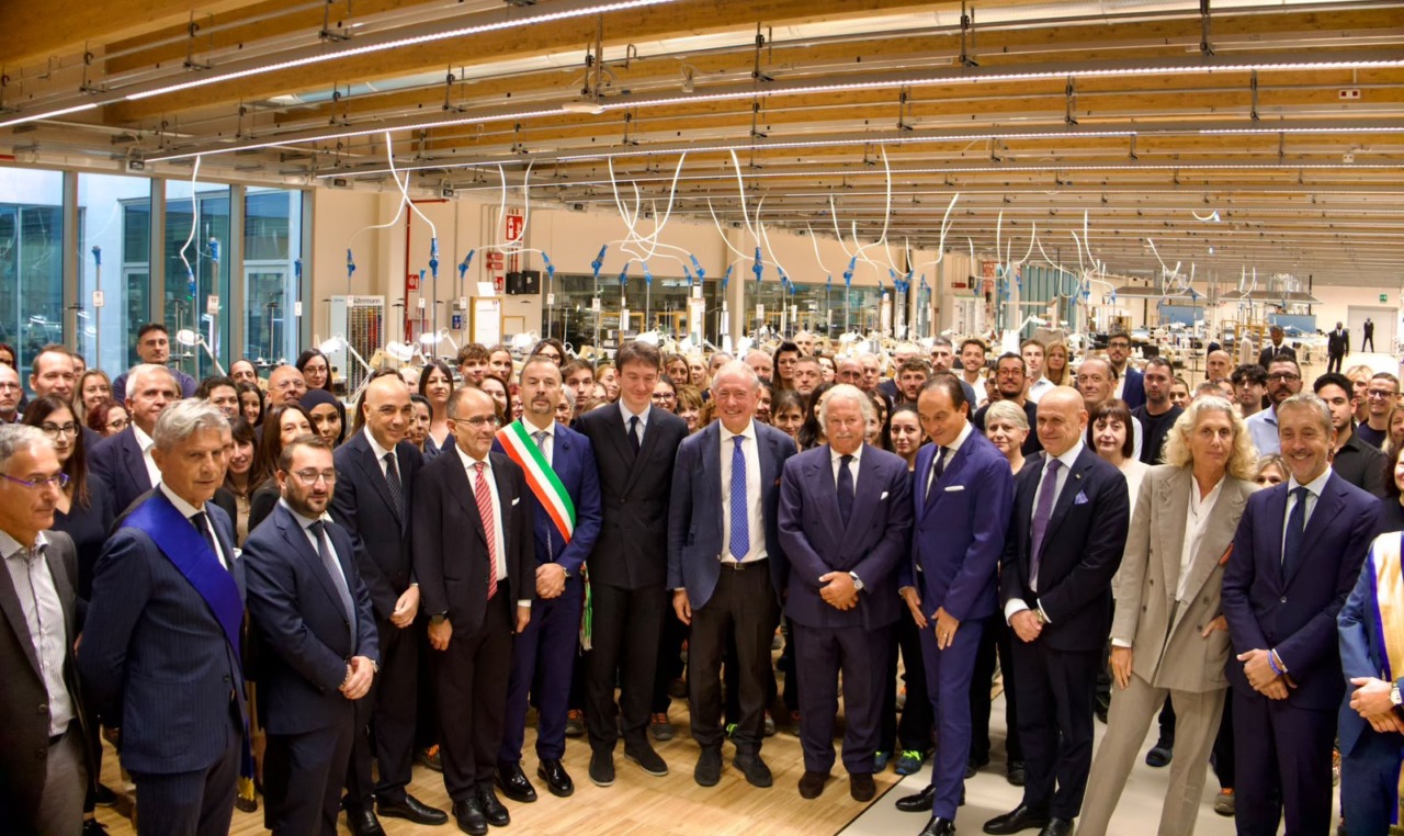 Loro Piana inaugura il nuovo polo produttivo di Ghemme: «Un centro d’eccellenza per la maglieria»