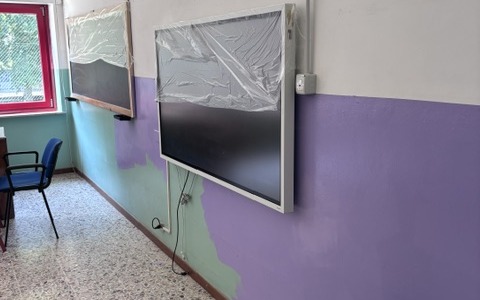 Novara, insegnanti e genitori imbiancano la scuola Bottacchi: rinnovate otto aule