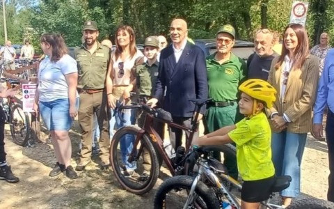 Oleggio, riaperto il percorso ciclo-pedonale nel Parco del Ticino: è il primo passo per il recupero di Sab-Ghia