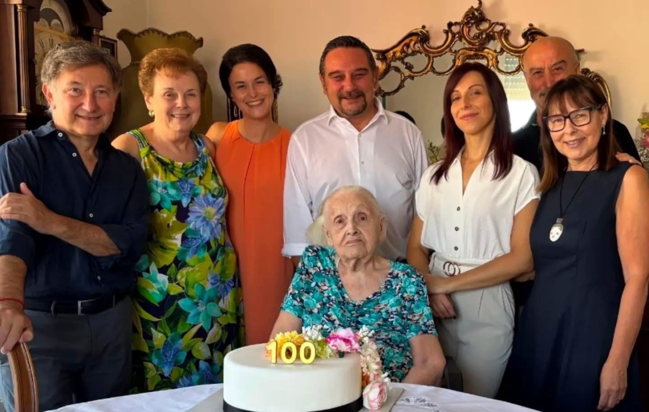 Ernestina Nebbia compie 100 anni: una vita dedicata alla famiglia