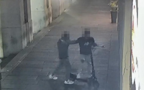 Accoltellamento in piazza Garibaldi a Novara, 25enne arrestato per tentato omicidio