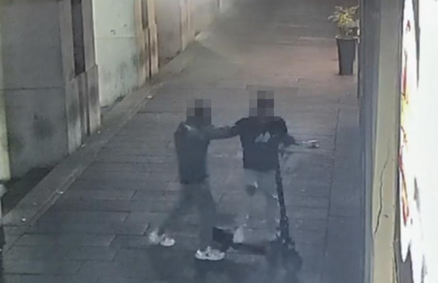 Accoltellamento in piazza Garibaldi a Novara, 25enne arrestato per tentato omicidio