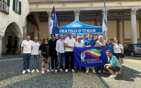 Fratelli d’Italia torna nei quartieri: riparte a Novara il tour di ascolto