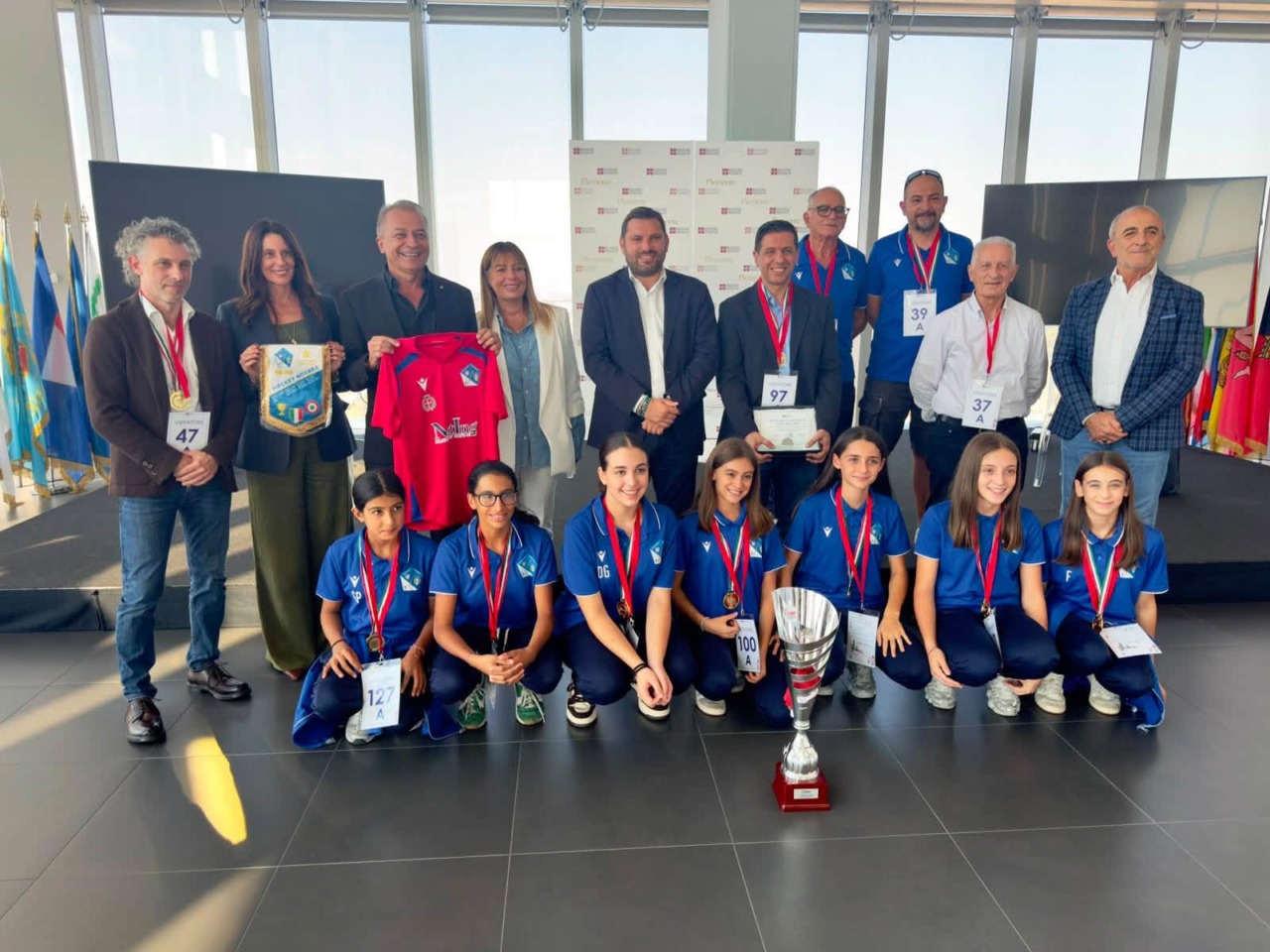 Le campionesse d’Italia U13 dell’Hockey Novara conquistano anche il grattacielo della Regione