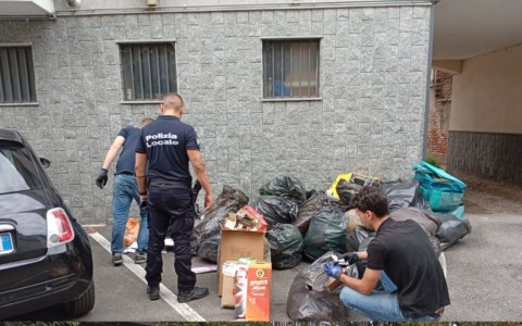 Trecate, tolleranza zero contro l’abbandono dei rifiuti: sette multe fino a 3mila euro