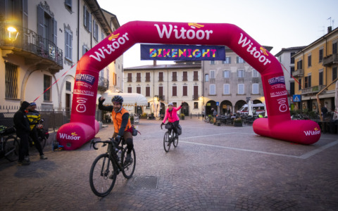 Arona, 620 ciclisti in viaggio da Milano di notte con Bike Night