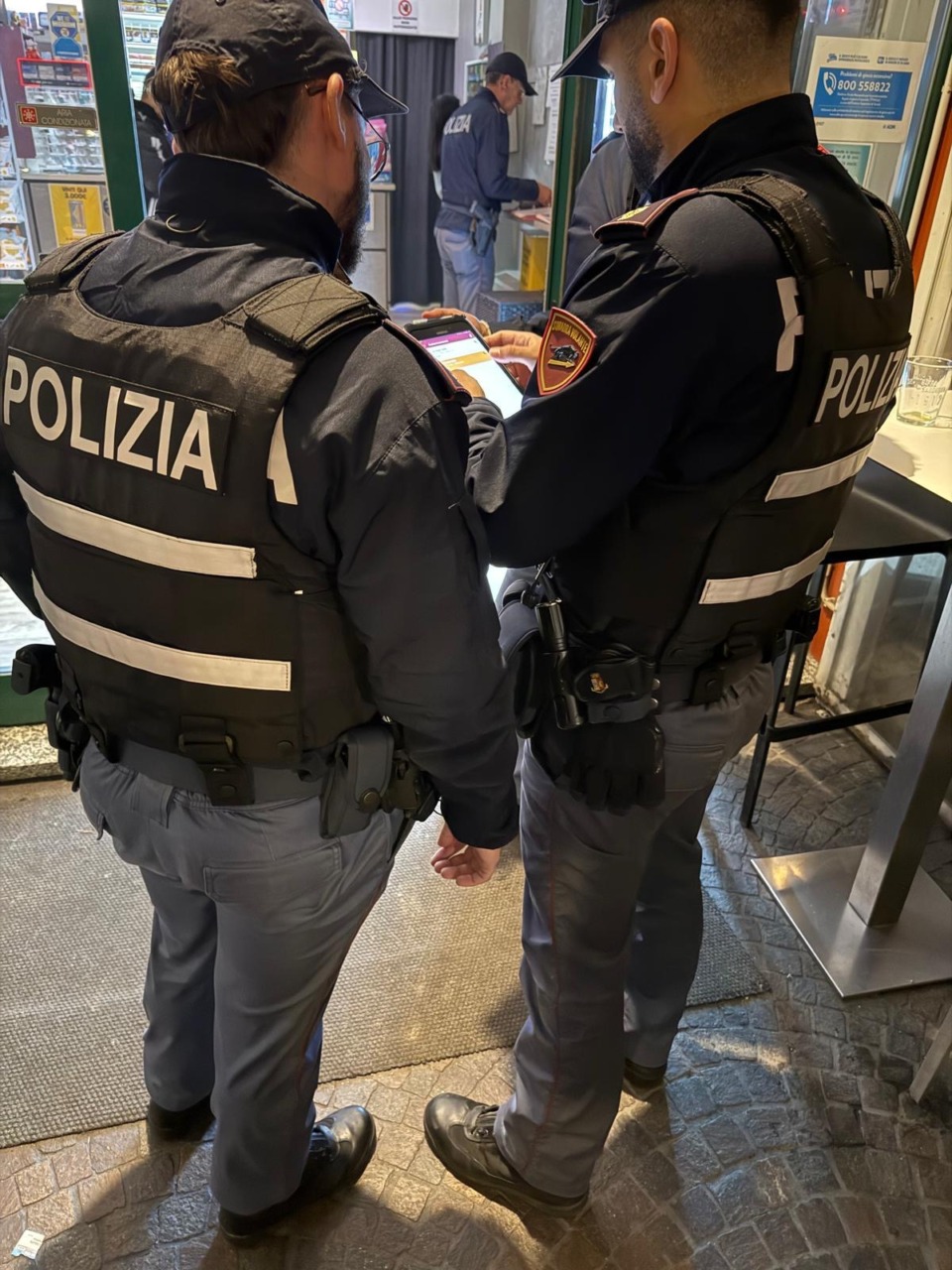 Controlli straordinari a Omegna e Domodossola: identificate 460 persone, sanzionato un locale