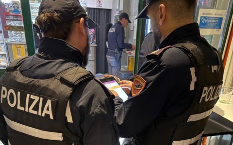 Controlli straordinari a Omegna e Domodossola: identificate 460 persone, sanzionato un locale