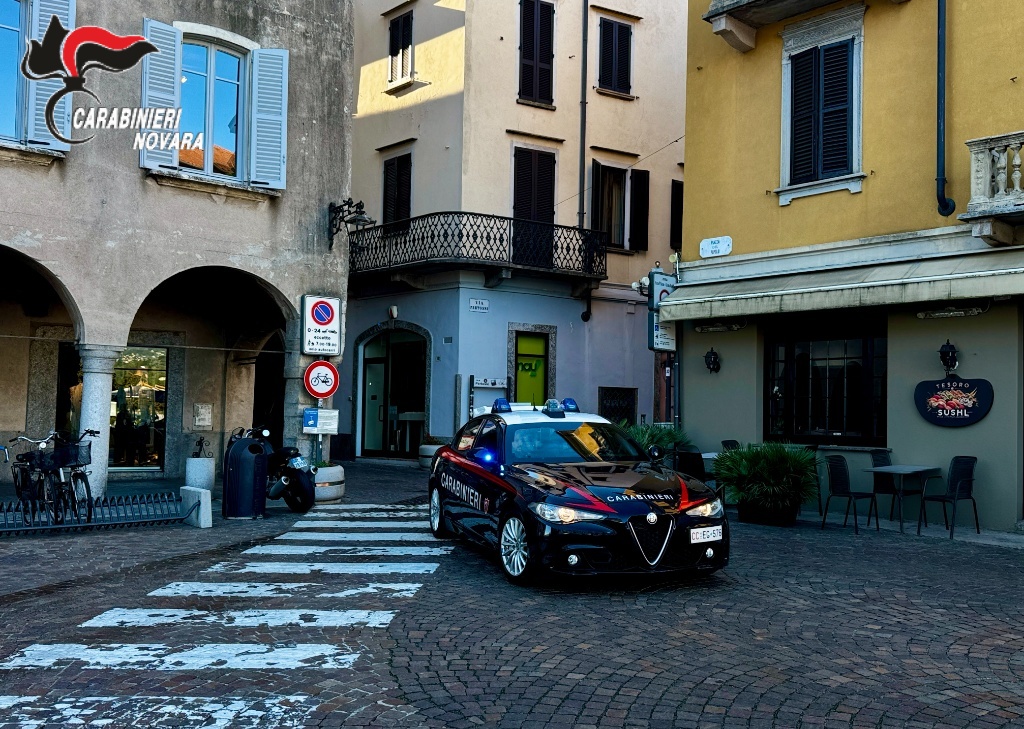 Arona, arrestato un 18enne sorpreso a spacciare in strada