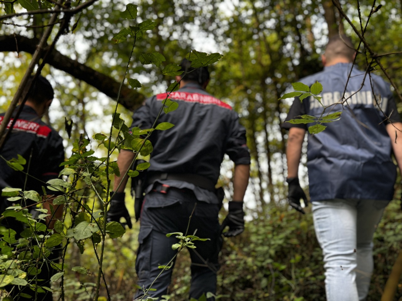 Ricercato per tentato omicidio, si nascondeva nei boschi di Oleggio: arrestato