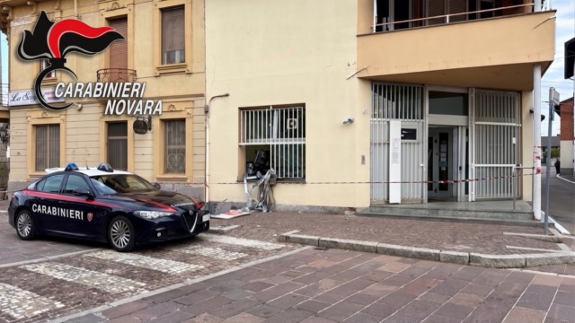Esplosione nella notte a Biandrate: assaltato un bancomat in centro paese