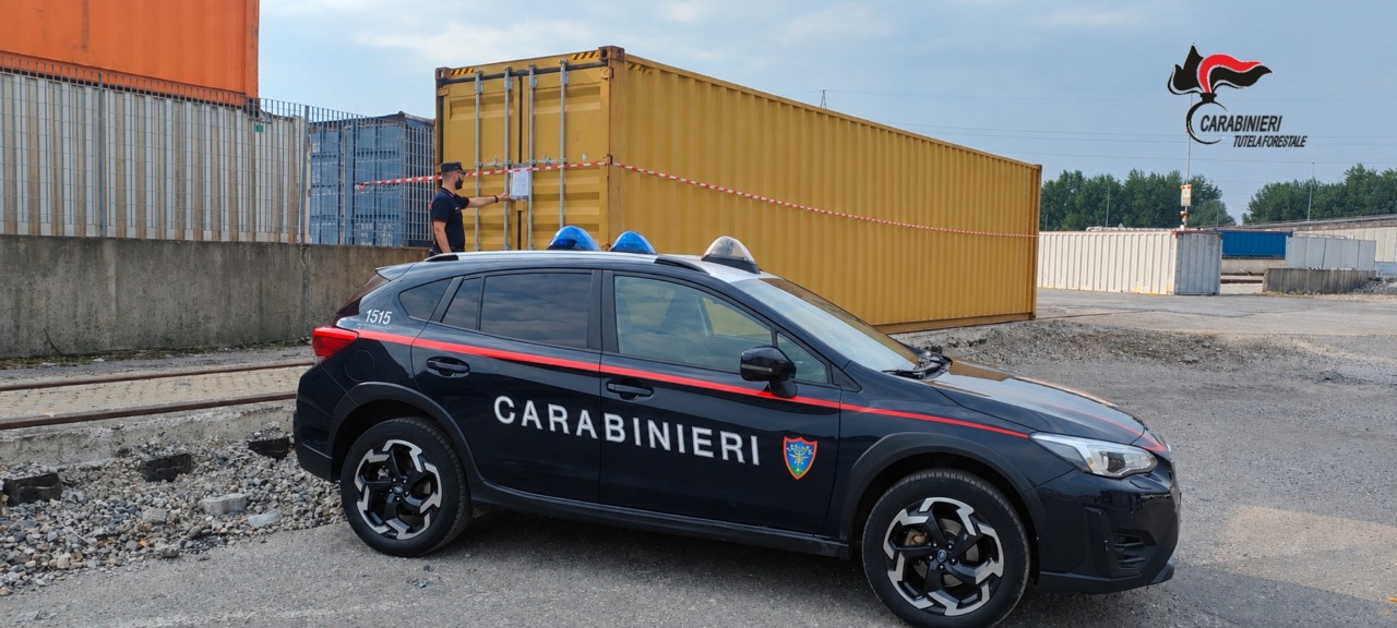 Container di rifiuti diretto in Africa sequestrato al CIM di Novara: due denunciati