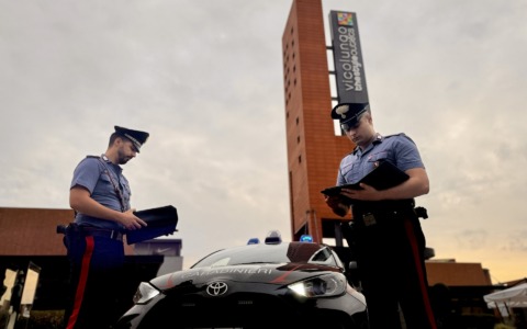 Furto all’Outlet di Vicolungo, due arresti e due denunce