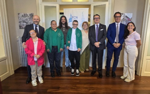 A Novara gli scarti industriali diventano opere d’arte: il progetto che coinvolge 67 persone con disabilità, educatori, volontari e studenti