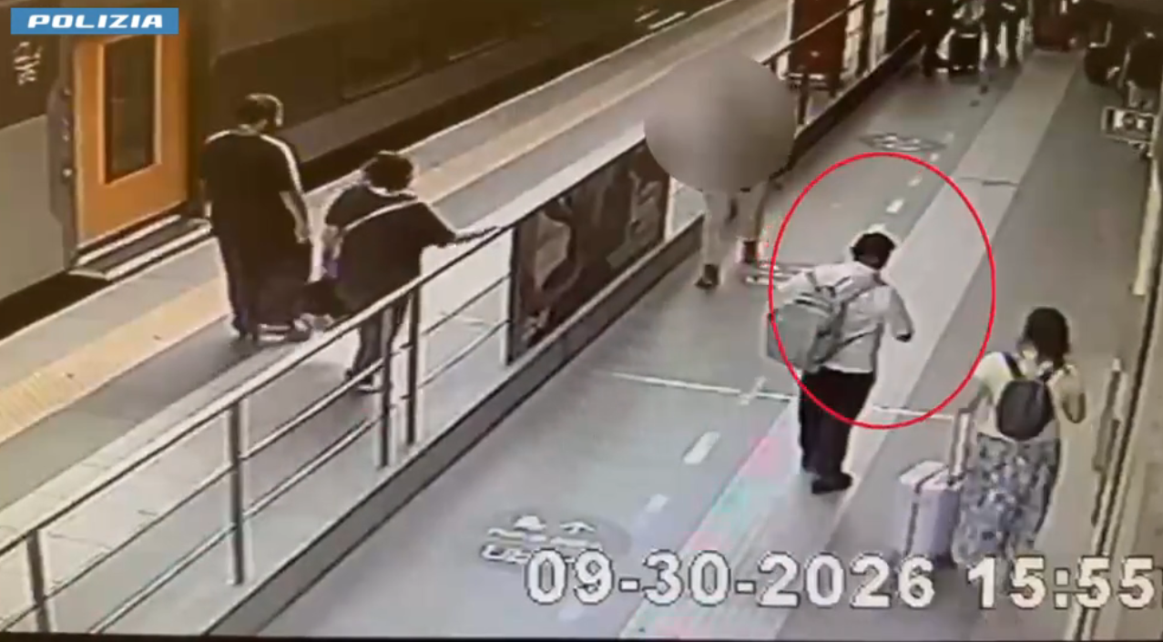 Finto carabiniere rapina una coppia di anziani a Novara: arrestato sul treno per Napoli