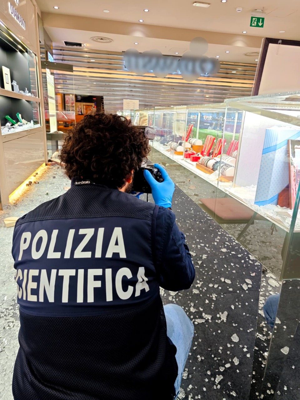 Novara, furto nella notte al San Martino2: ladri in fuga dopo uno sparo della polizia