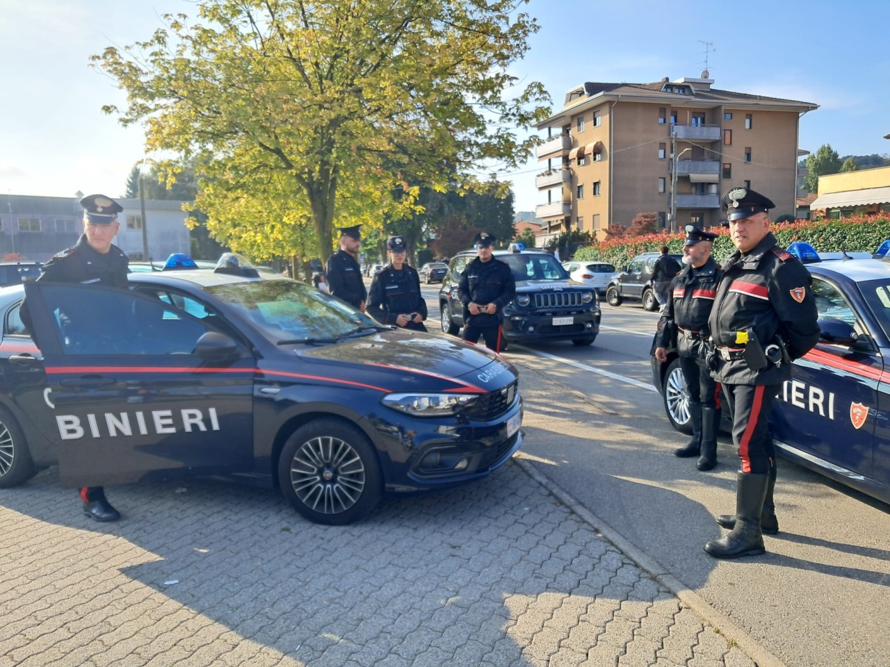 Borgomanero, protesta all’Itis Da Vinci: rifiuti rovesciati davanti alla scuola e un principio di incendio
