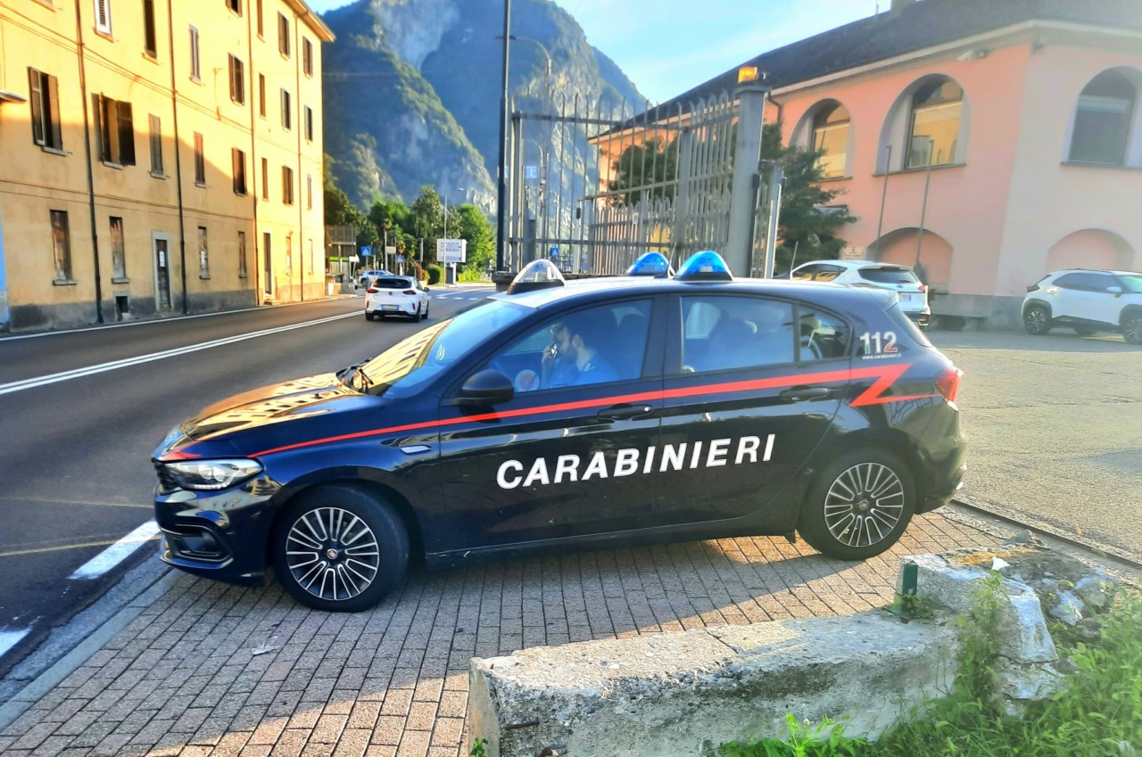 Lite in famiglia a Stresa, 23enne in stato di alterazione oppone resistenza ai carabinieri