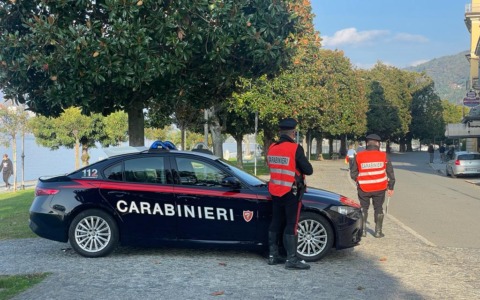Verbania, 19enne arrestato con hashish, bilancino e 900 euro in contanti
