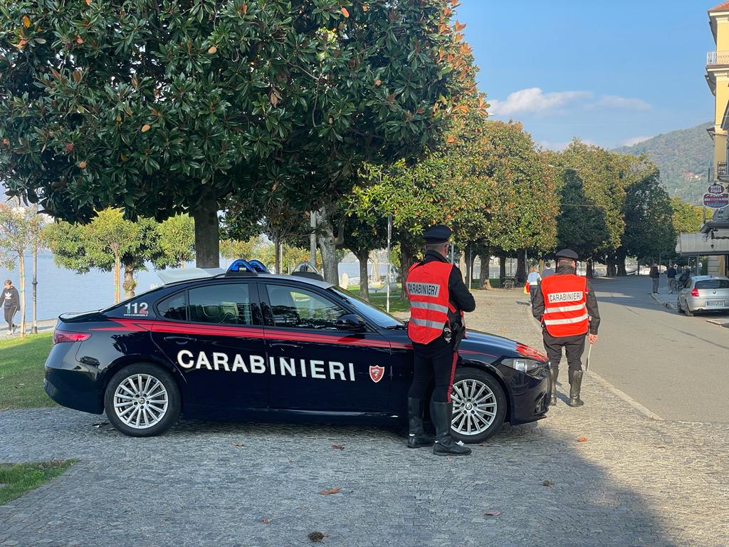 Verbania, 19enne arrestato con hashish, bilancino e 900 euro in contanti