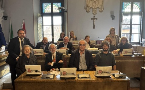 Novara premia quattro negozi storici: “Un patrimonio prezioso per la città”