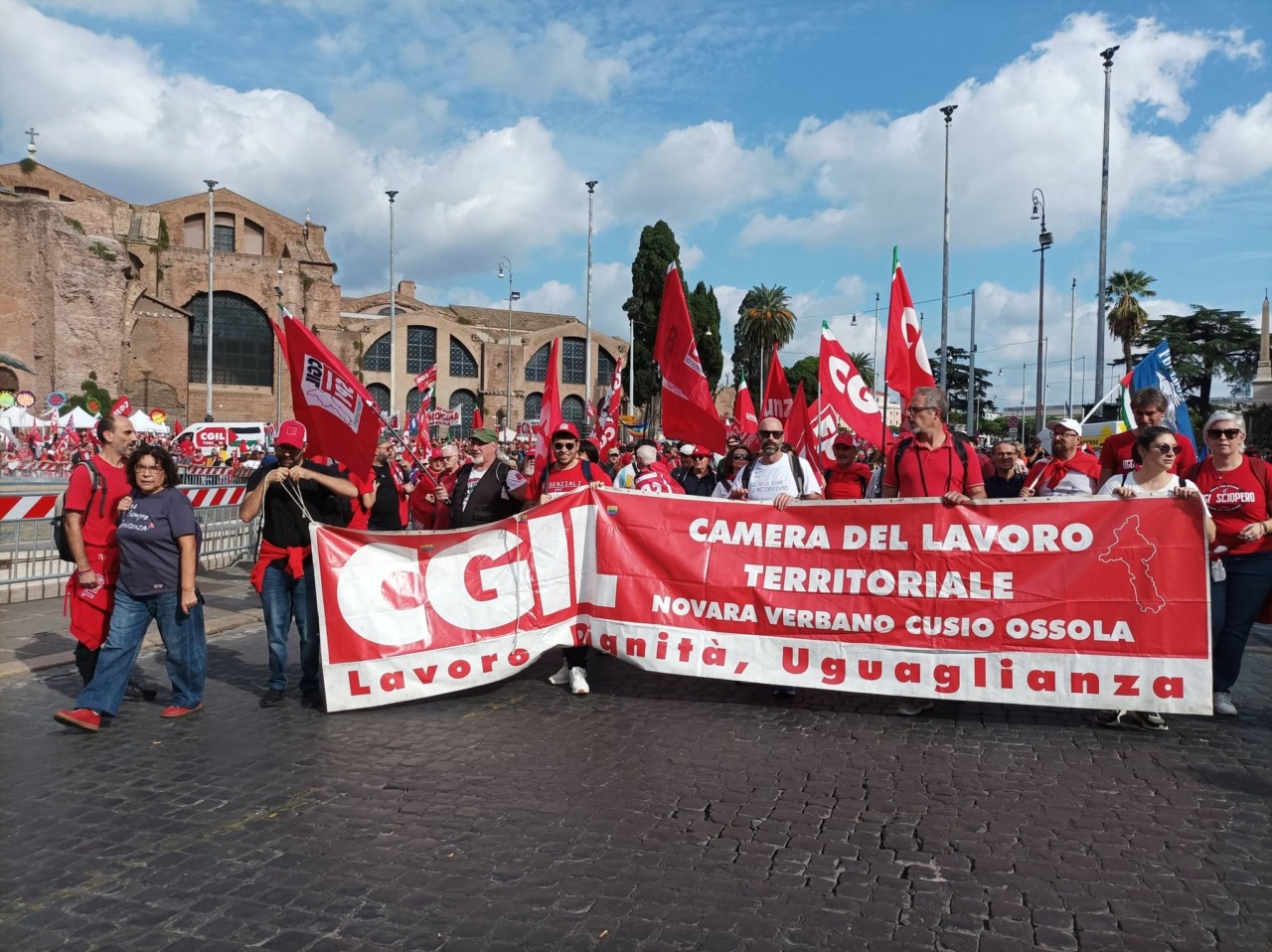 Cgil Novara e Vco, oltre 300 persone a Roma per la manifestazione «La Via Maestra»