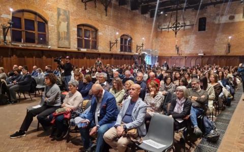Novara, sicurezza e disagio giovanile: «Ascoltare i ragazzi»