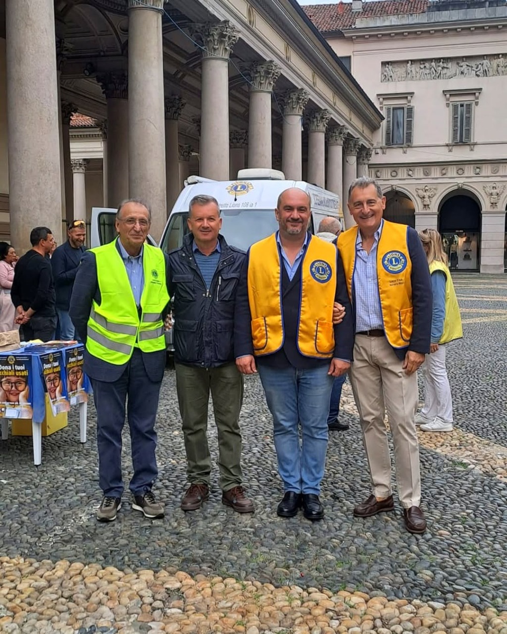 Novara, con il Lions screening oculistici in piazza Duomo: visitate 35 persone